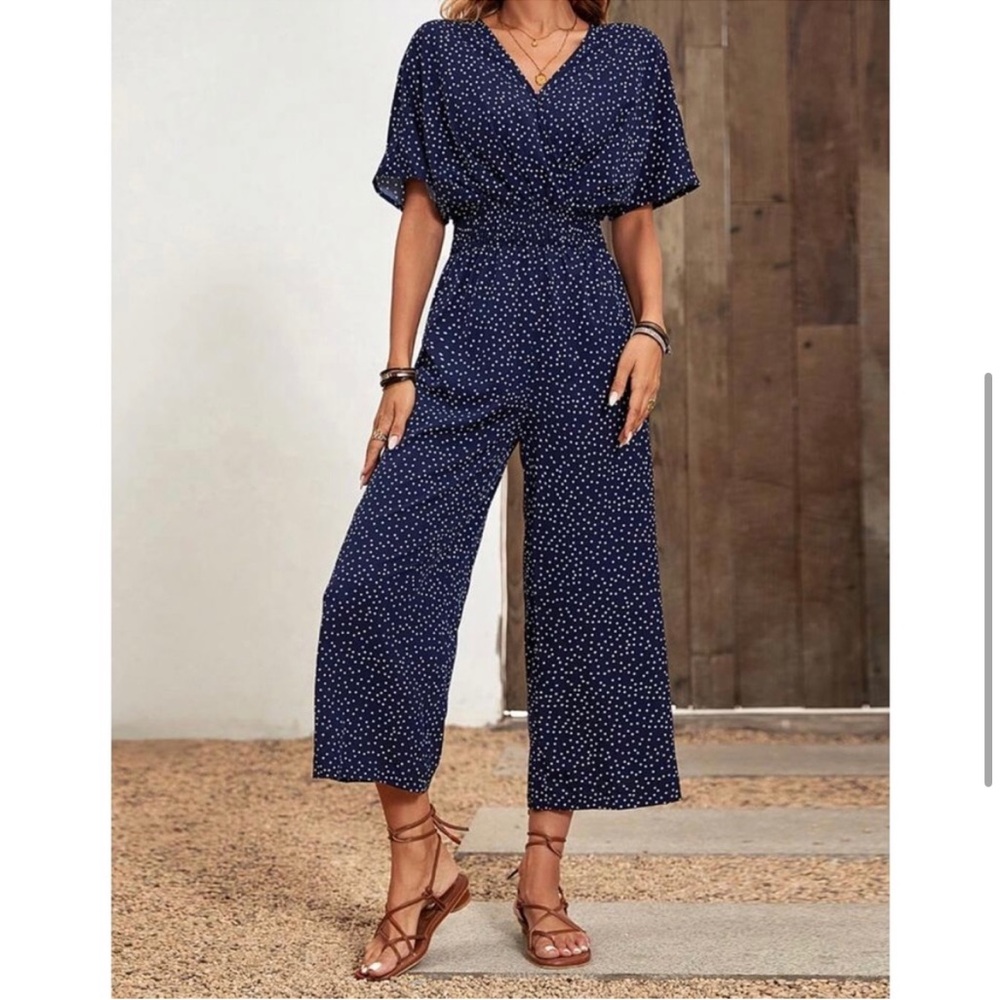 Shein Women’s Navy Blue & White Polka Dot Short Sleeve Jumpsuit Size 6 medium